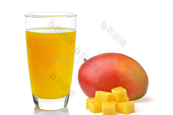 白底芒果汁和芒果全杯