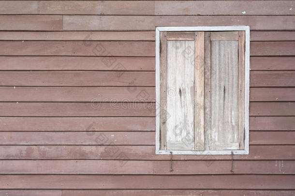 建筑物上的旧木窗