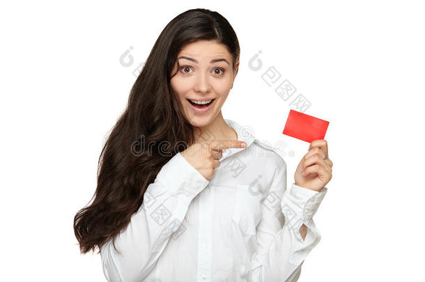 展示女士出示空白礼品卡标牌