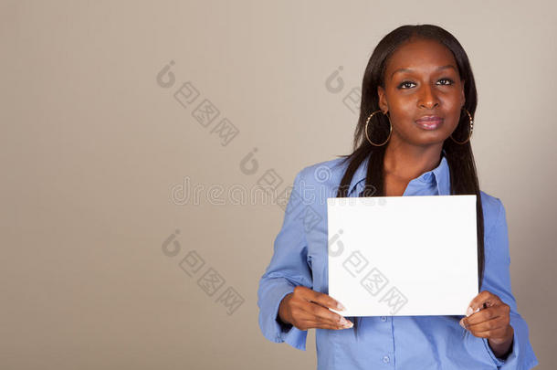 非裔美国女发言人签名