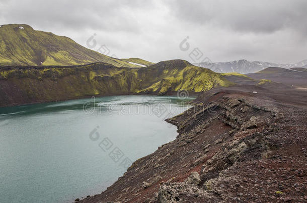 冰岛的火山口有水