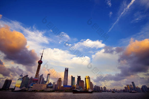 落日上海天际线城市风光