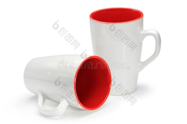 两个白底红白相间的杯子