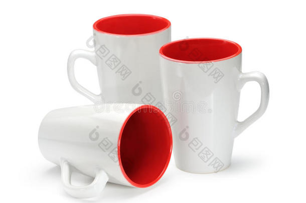 三个白底红白相间的杯子