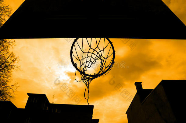 篮球篮下投篮特写镜头