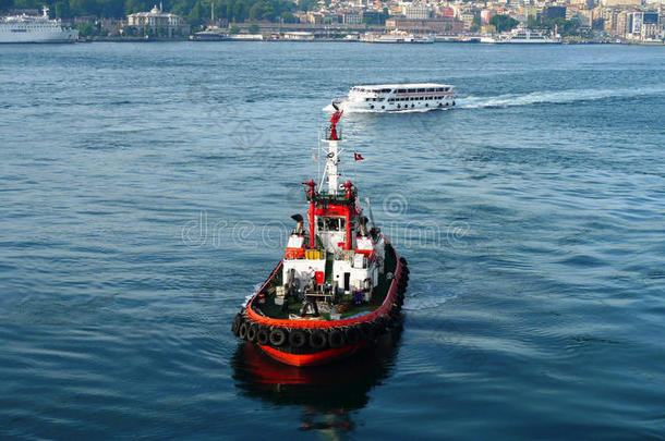 伊斯坦布尔也在参与指挥这艘巨型<strong>货轮</strong>