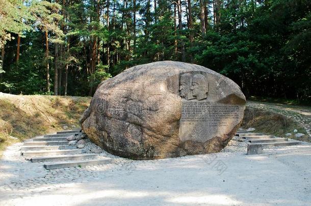 立陶宛庞图卡的anyksciai区的第<strong>二大</strong>岩石