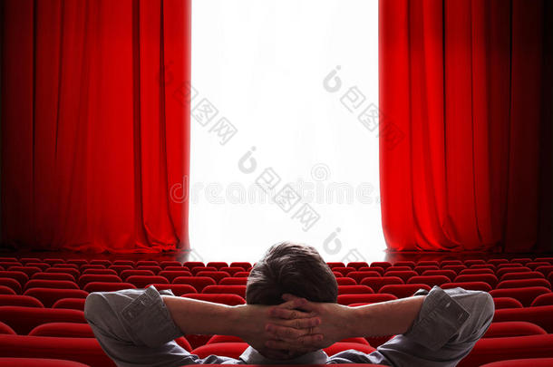 电影屏幕红色窗帘为贵宾开启