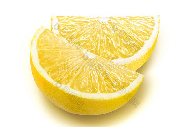 新鲜柠檬四分之一片隔离在白色