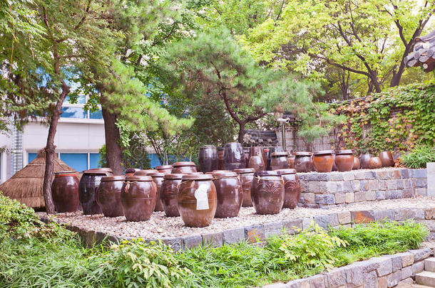 韩国首尔南三哥河内村的韩国人罐