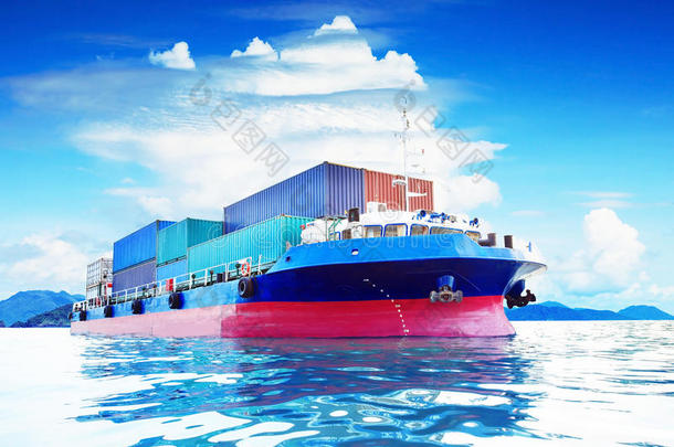 海运中的商业集装箱船用于商业进口出口和货物物流行业