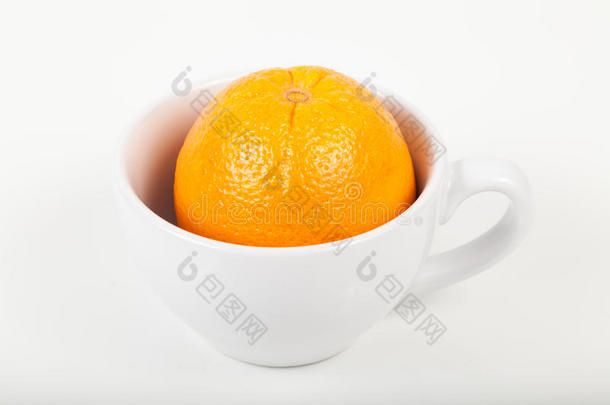 杯子里的橘子