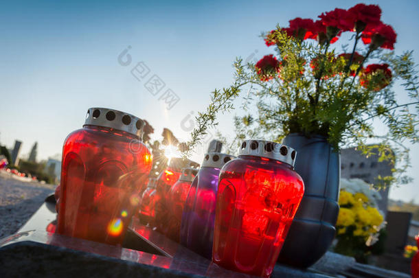 阵亡<strong>将士</strong>纪念日-蜡烛和鲜花