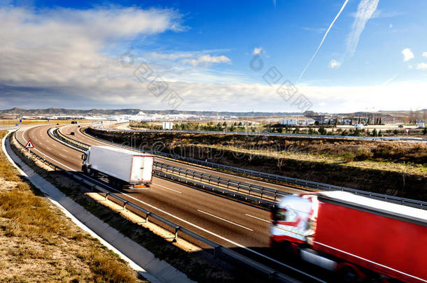 国际货运卡车运输货物和公路