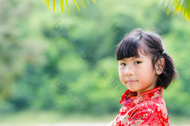 <strong>中国传统</strong>旗袍的亚洲孩子