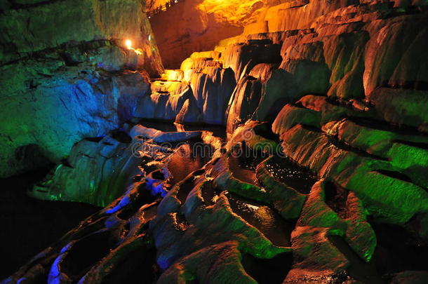 聚合古代的地区美丽的洞穴