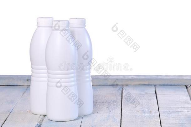 一瓶新<strong>鲜牛奶</strong>。