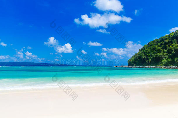 梦幻场景。 美丽的白沙滩，热带海洋。 夏天对自然的看法。