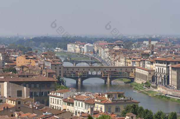 佛罗伦萨城市景观与桥梁在阿尔诺河