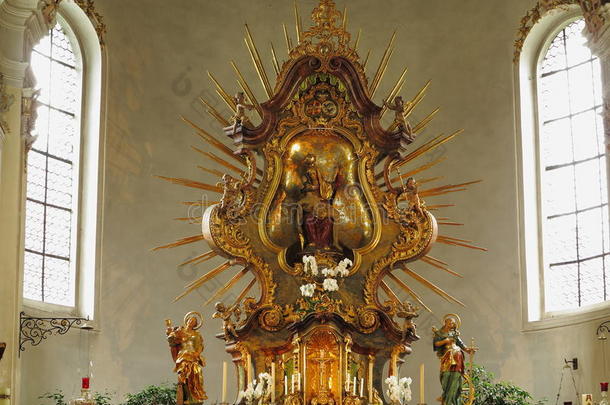 金坛与朝圣教堂的光芒装饰