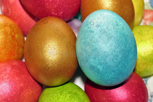 复活节彩蛋，用不同的颜色涂上<strong>珠光</strong>