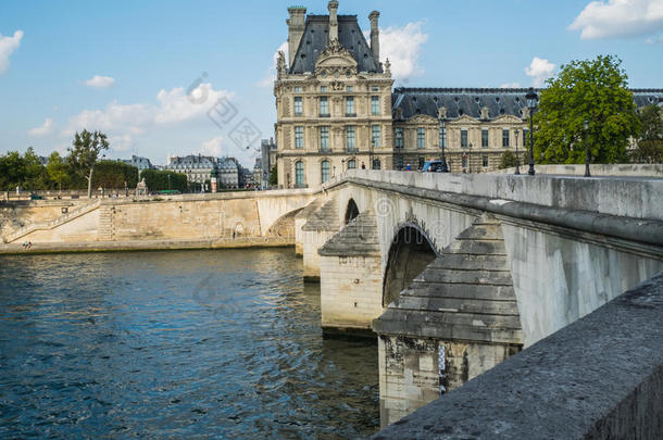 蓝色桥卢浮宫巴黎庞特