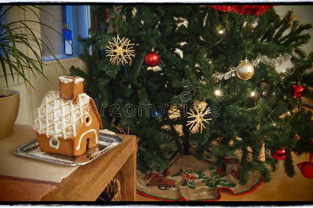 圣诞树和<strong>姜饼</strong>屋