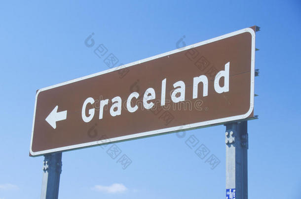 定向标志到Graceland，<strong>猫王</strong>的家，孟菲斯，万亿