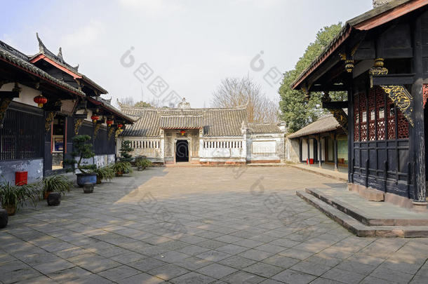 石板铺成的中国古代建筑庭院