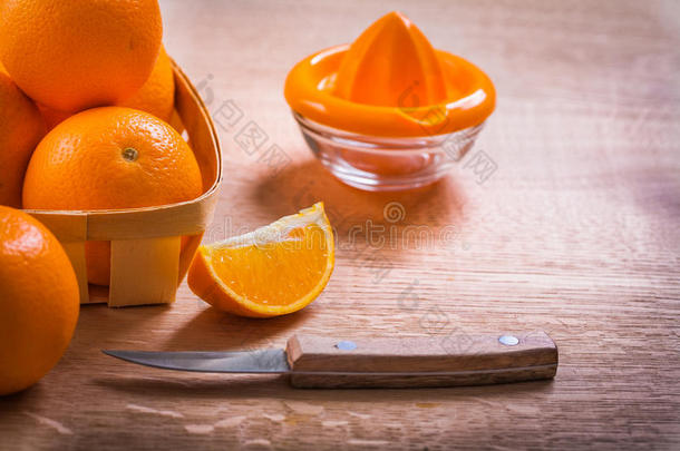 木制橙色水果刀榨汁机组成