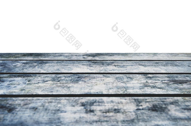 白色背景上粗糙的木制甲板桌