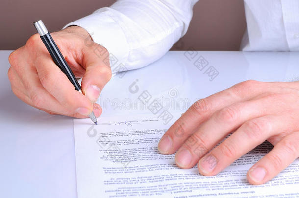 客户签署抵押贷款协议后视图