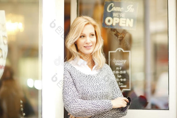 服装店老板女人