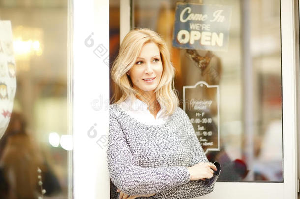 服装店老板女人