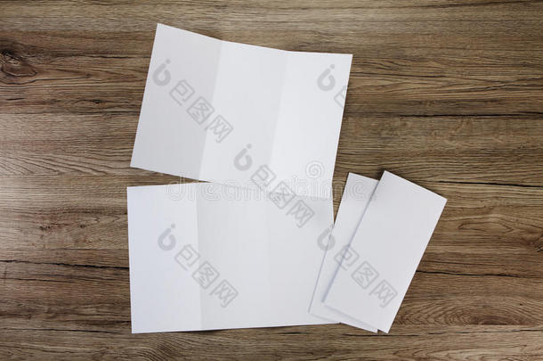 空白白色折叠纸传单