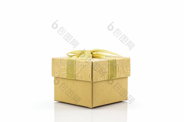 带丝带<strong>蝴蝶结</strong>的<strong>金色</strong>礼品盒。