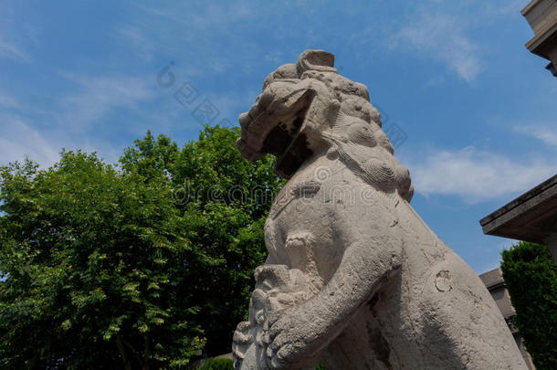 雕刻的石狮子