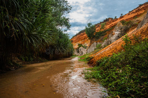 仙女溪(SuoiTien)，梅恩，越南。 梅内的旅游景点之一，美丽的山和水