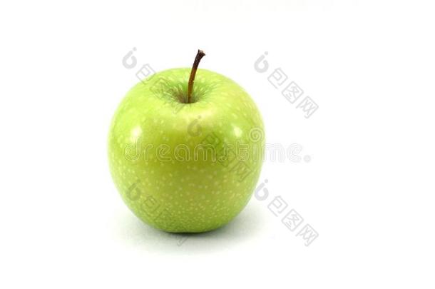 新鲜多汁的绿色苹果隔离在白色背景上，有很大的空间来发送短信
