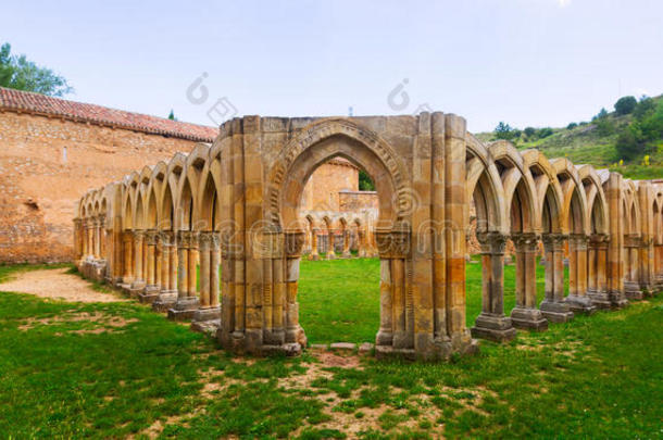 哥特式摧毁了圣胡安·德杜罗的修道院