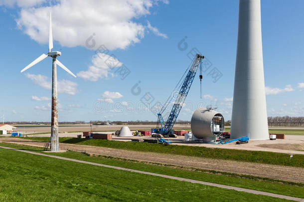 荷兰最大的<strong>风电</strong>场有建筑工作的农田