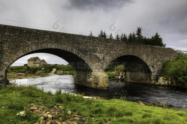 苏格兰苏索的一座古老的石磨和桥