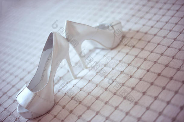 白色结婚鞋