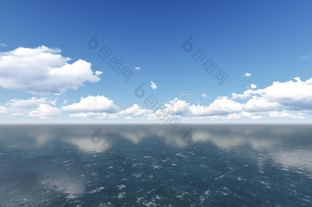 多云的天空和海洋。 海洋夏季射击