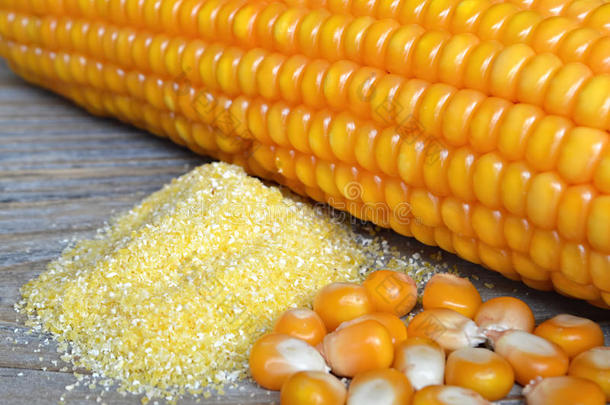 玉米粉，玉米种子和玉米芯