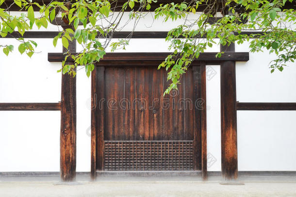 古代的佛教庭院门外观