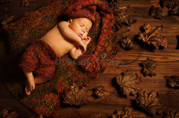 婴儿睡秋背景，新生儿睡，新生儿