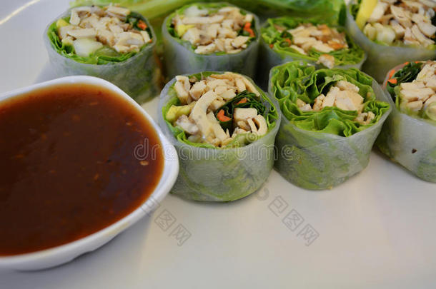 新鲜春卷食品与蔬菜，越南食品