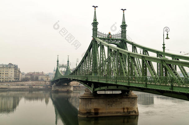 2014年穿过<strong>雨后</strong>桥布达佩斯