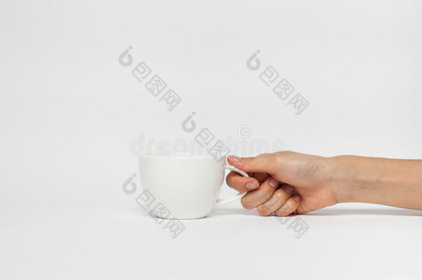 手牌姿势将咖啡杯隔离